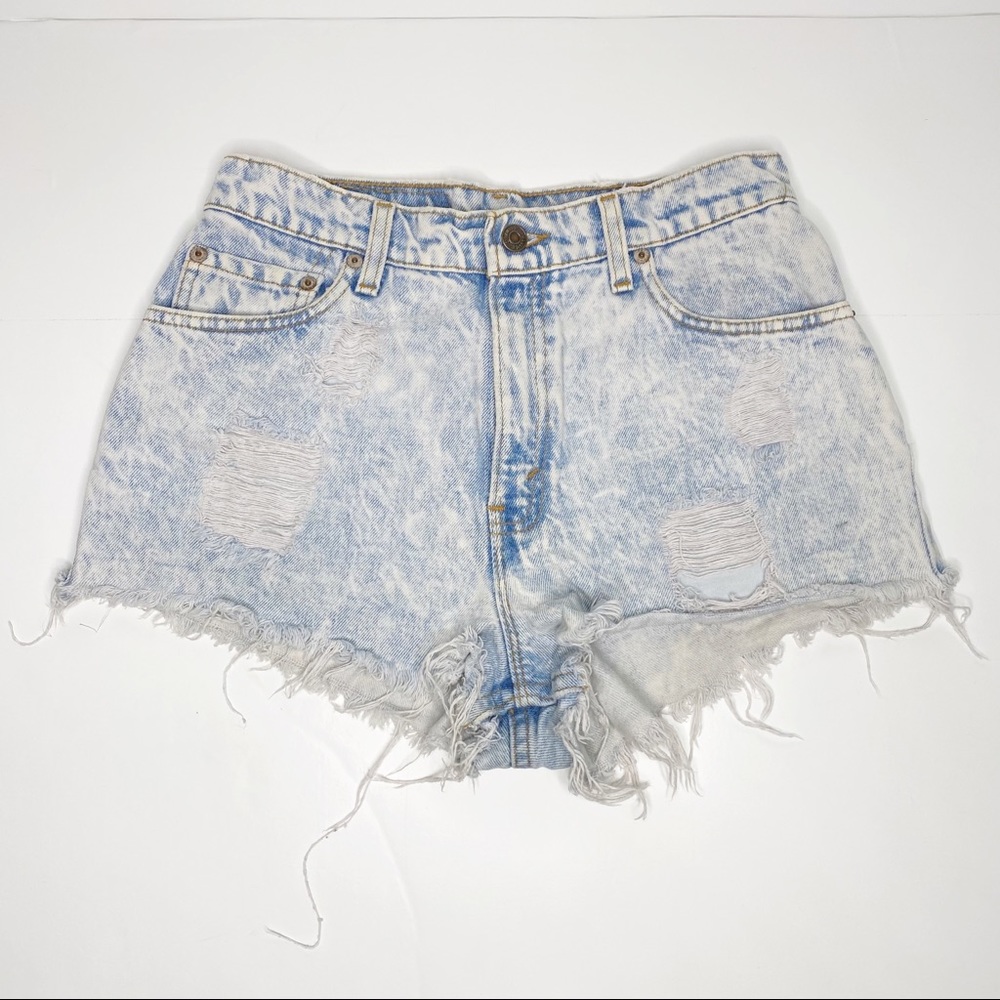 RARE Vintage Levi’s 550 Size 8 High Waisted Light Wash Distressed Denim Shorts